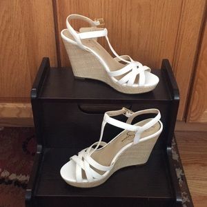 ◽️▫️Jessica Simpson White Wedges▫️◽️
